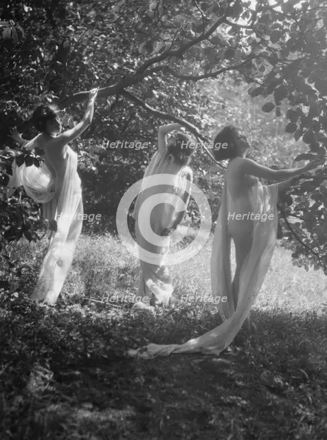 Helen Moeller dancers, between 1915 and 1922. Creator: Arnold Genthe.
