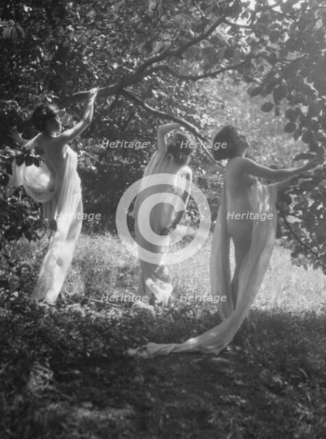 Helen Moeller dancers, between 1915 and 1922. Creator: Arnold Genthe.