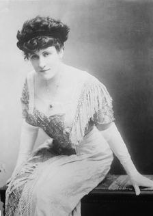 Helen Royton, between c1910 and c1915. Creator: Bain News Service