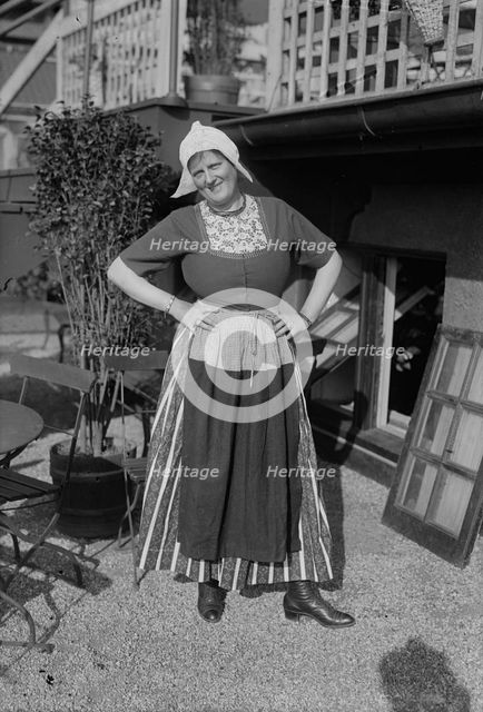 Hendrika Van Der Flier [in Dutch costume], between 1915 and 1918. Creator: Bain News Service.