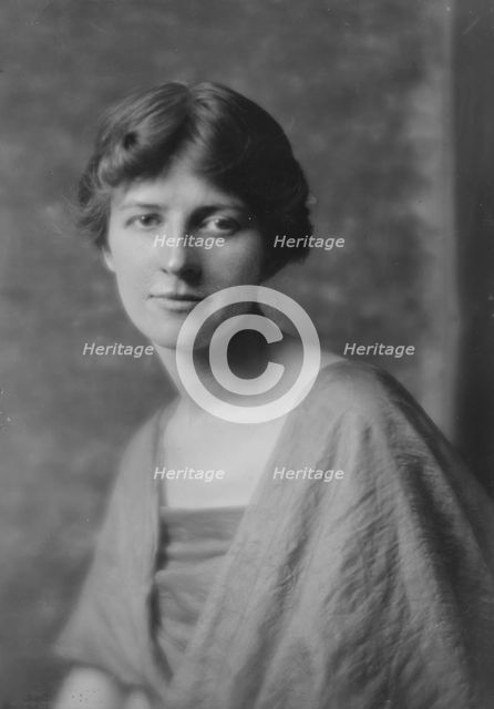 Henley, Miss, portrait photograph, 1916 Feb. 1. Creator: Arnold Genthe.