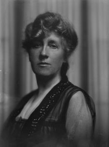 Henry, Mrs., portrait photograph, 1916. Creator: Arnold Genthe