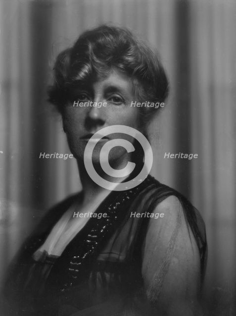Henry, Mrs., portrait photograph, 1916. Creator: Arnold Genthe.