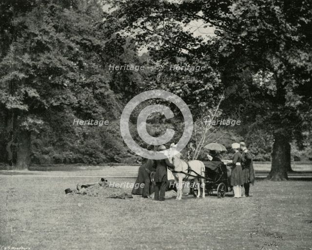'Her Majesty Planting a Tree in the Grounds of Buckingham Palace as a Memorial of the Jubilee, June Artist: E&S Woodbury.