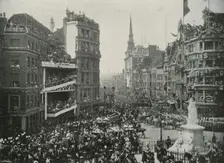 Her Majesty's Arrival in St. Paul's Churchyard London, 1897. Artist: E&S Woodbury