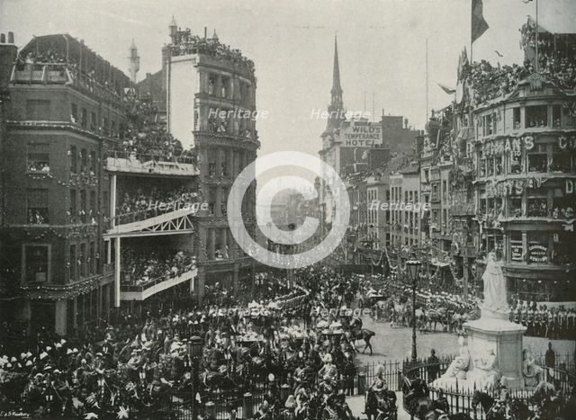 'Her Majesty's Arrival in St. Paul's Churchyard', London, 1897. Artist: E&S Woodbury.