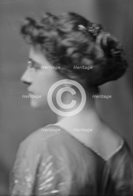Heroy, Elizabeth, Miss, portrait photograph, 1915 Feb. 18. Creator: Arnold Genthe.