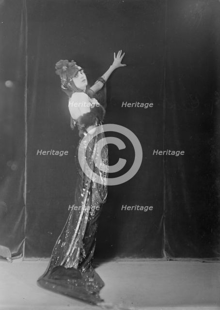 Herundean, Helen, Miss, portrait photograph, 1919 Feb. 10. Creator: Arnold Genthe.