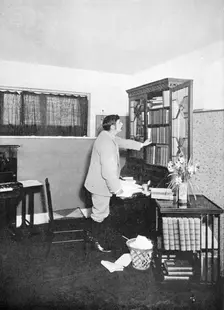 HG Wells (1865-1946), English novelist, writer and popular historian, c1902