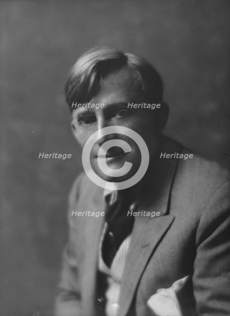Hitchcock, Raymond, Mr., portrait photograph, 1917 July 13. Creator: Arnold Genthe.