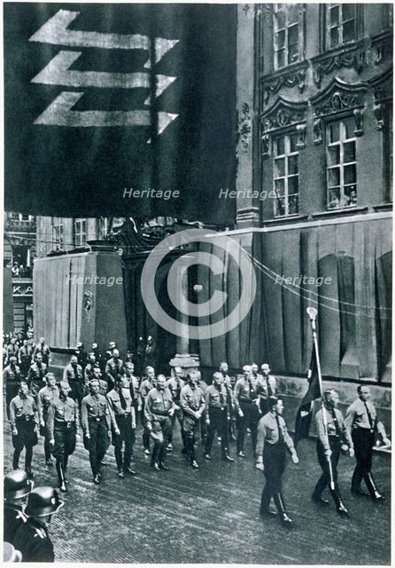 Hitler and Goering leading a rally through Munich on Martyrs' Day, 9th November, 1935. Artist: Unknown