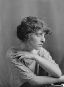 Hilda Kelleher, portrait photograph, 1934. Creator: Arnold Genthe