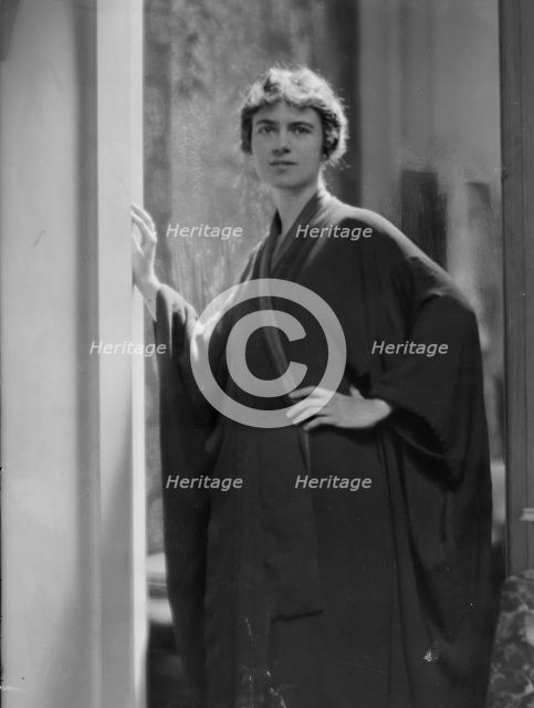 Hill, Douglas, Miss, portrait photograph, 1916. Creator: Arnold Genthe.