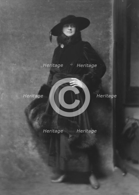 Hill, Ira, Mrs., portrait photograph, 1916 Mar. 13. Creator: Arnold Genthe.
