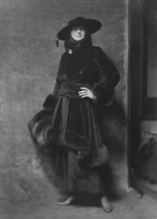 Hill, Ira, Mrs., portrait photograph, 1916 Mar. 13. Creator: Arnold Genthe