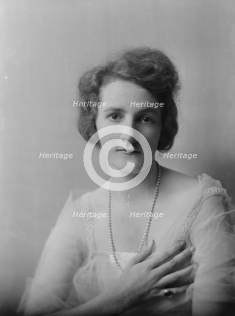 Hill, J., Miss, portrait photograph, 1916. Creator: Arnold Genthe.