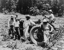 Hillhouse, Mississippi Delta cooperative farm, 1937. Creator: Dorothea Lange