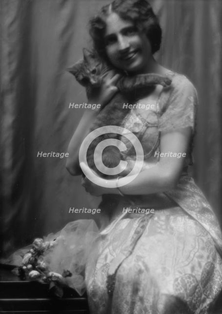 Hinckley, Arthur, Mrs., with Buzzer the cat, portrait photograph, 1913. Creator: Arnold Genthe.