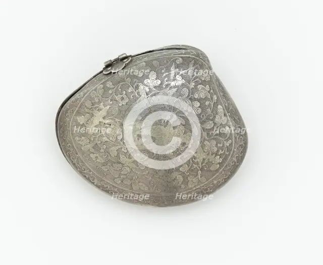 Hinged cosmetic box in the form of a clam’s..., Early or mid-Tang dynasty, late 7th-early 8th cent. Creator: Unknown.