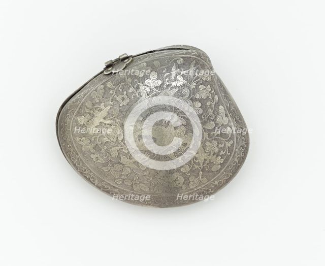 Hinged cosmetic box in the form of a clam’s..., Early or mid-Tang dynasty, late 7th-early 8th cent. Creator: Unknown.
