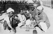 Hindus gambling, India, 1916-1917