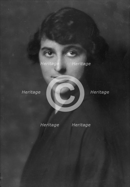 Hirsch, N., Miss, portrait photograph, 1915 Oct. 30. Creator: Arnold Genthe.