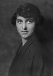 Hirsch, N., Miss, portrait photograph, 1915 Oct. 30. Creator: Arnold Genthe