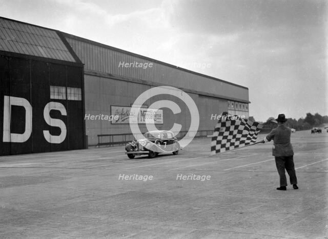 HJ Ripley's SS Jaguar taking the chequered flag, MCC Members Meeting, Brooklands, 10 September 1938. Artist: Bill Brunell.