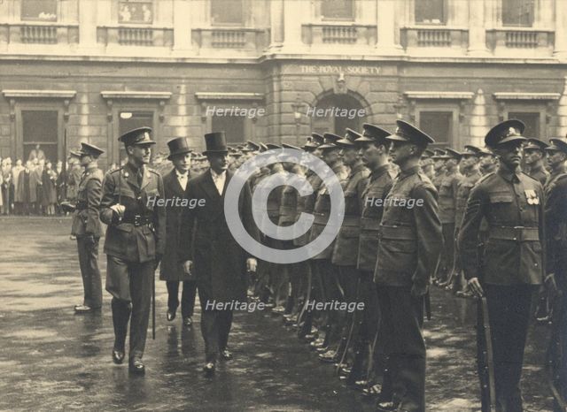 HRH the Duke of Gloucester inspecting the Artists' Rifles Guard of Honour..., April 1939. Creators: Topical Press Agency, Unknown.