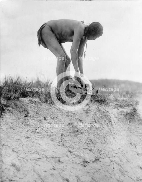 Hu ka-lowa pifire-carrier bringing the skull, c1908. Creator: Edward Sheriff Curtis.