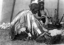 Hu Kalowa Pi-Removes the covering, c1907. Creator: Edward Sheriff Curtis