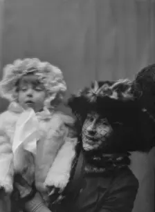Hutchins, Mrs., and baby, portrait photograph, 1912 or 1913. Creator: Arnold Genthe