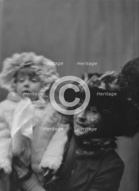 Hutchins, Mrs., and baby, portrait photograph, 1912 or 1913. Creator: Arnold Genthe.