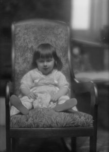 Hutchins, Mrs., baby of, portrait photograph, 1912 or 1913. Creator: Arnold Genthe