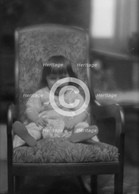 Hutchins, Mrs., baby of, portrait photograph, 1912 or 1913. Creator: Arnold Genthe.