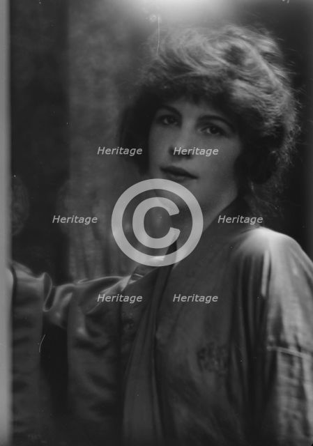 Huyler, Margaret, Miss, portrait photograph, 1914 July 12. Creator: Arnold Genthe.