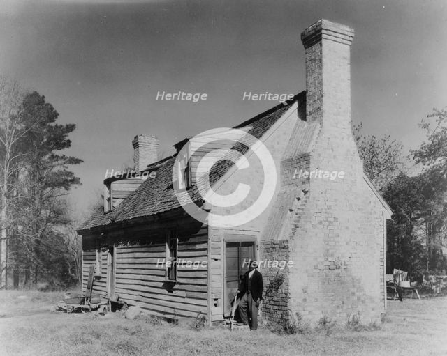 Huggins House, Princess Anne Co., Virginia, between 1933 and 1942. Creator: Frances Benjamin Johnston.
