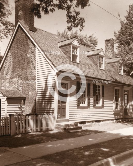 Hugh Mercer Apothecary Shop, Fredericksburg, Virginia, between 1927 and 1929. Creator: Frances Benjamin Johnston.