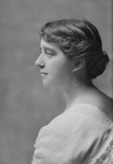 Hughes, B.E., Mrs., portrait photograph, 1916 Jan. 24. Creator: Arnold Genthe