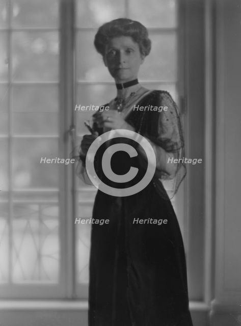 Hughes, Charles, Mrs., portrait photograph, 1916. Creator: Arnold Genthe.