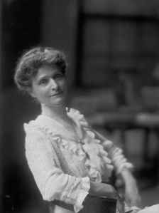 Hughes, Charles, Mrs., portrait photograph, 1916 June 16. Creator: Arnold Genthe