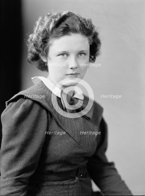 Hunsinger, Carol - Portrait, 1933. Creator: Harris & Ewing.