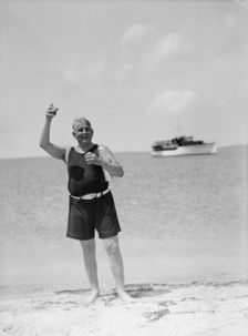 Hunt, Seth, Mr., at the beach, between 1931 and 1942. Creator: Arnold Genthe