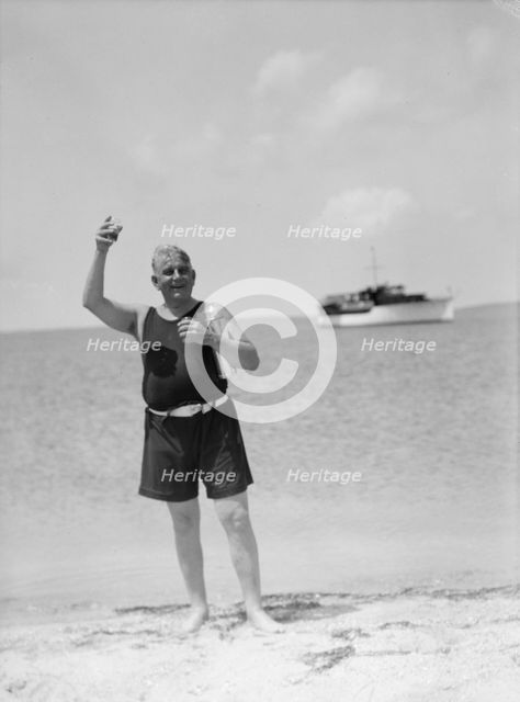 Hunt, Seth, Mr., at the beach, between 1931 and 1942. Creator: Arnold Genthe.