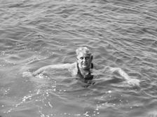 Hunt, Seth, Mr., swimming, between 1931 and 1942. Creator: Arnold Genthe