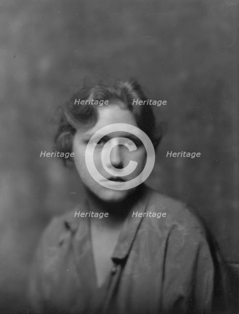 Hunter, Charlotte, Miss, portrait photograph, 1916 or 1917. Creator: Arnold Genthe.