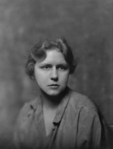 Hunter, Charlotte, Miss, portrait photograph, 1916 or 1917. Creator: Arnold Genthe