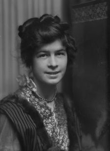 Hurd, B., Miss, portrait photograph, 1914 Jan. 9. Creator: Arnold Genthe