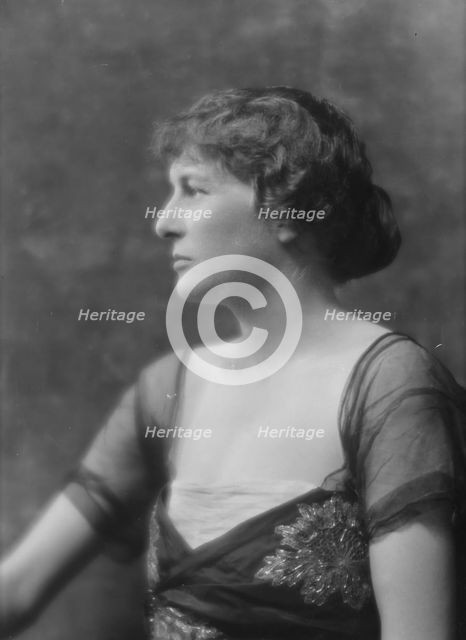 Hussey, John, Mrs., portrait photograph, 1915 June 24. Creator: Arnold Genthe.