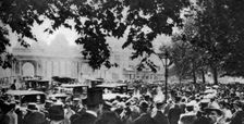 Hyde Park on a fine Ascot Sunday, London, 1926-1927